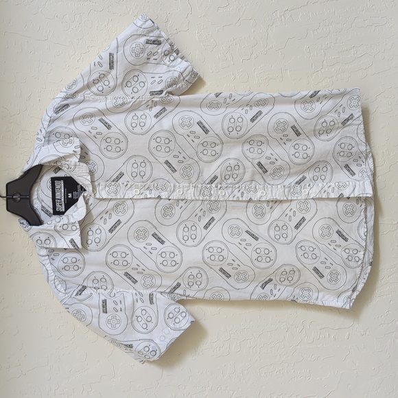 Super Nintendo White Casual Button Down Shirt with Controller 🎮 Print Medium - Picture 1 of 5